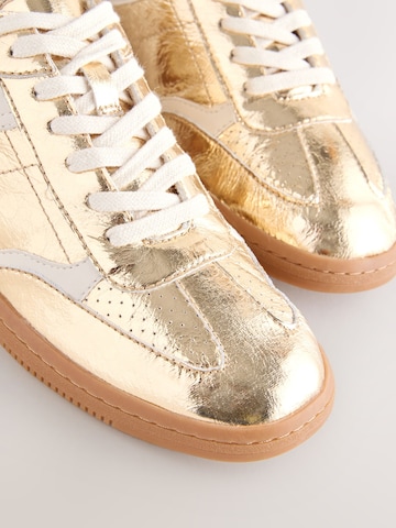 Sneaker bassa 'Forever Comfort' di Next in oro
