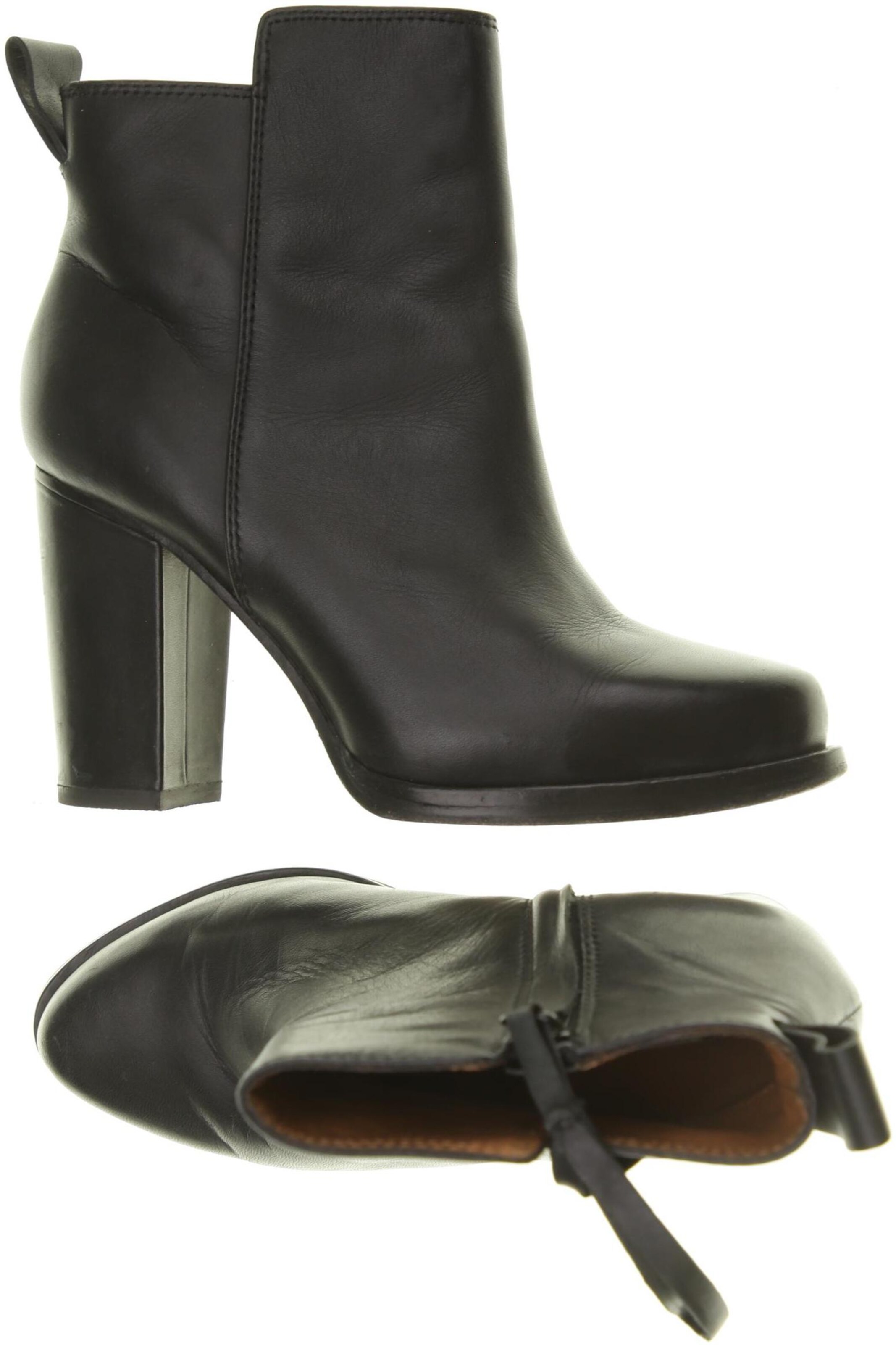 & Other Stories Dress Boots in 39 in Black: front