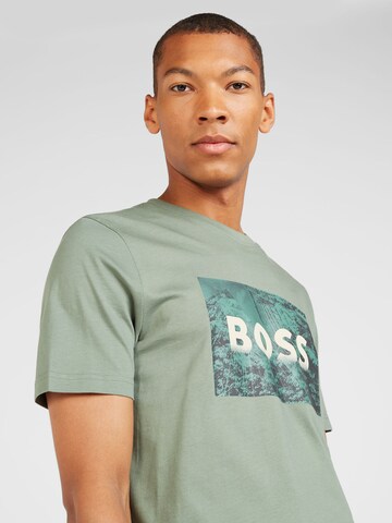 BOSS T-Shirt 'Building' in Grün
