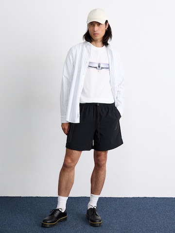 Nike Sportswear Loosefit Nadrág 'Tech' - fekete