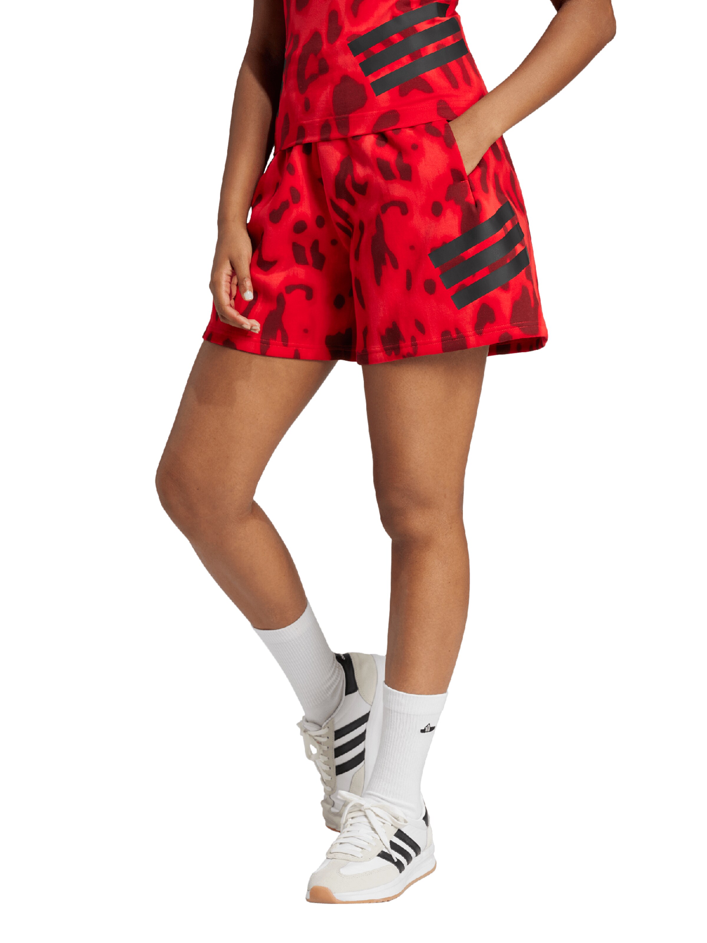 ADIDAS SPORTSWEAR Ohlapna forma Športne hlače 'Future Icons' | rdeča barva