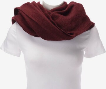 Closed Scarf & Wrap in One size in Red: front