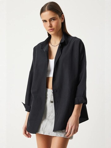 Happiness İstanbul - Camisa em preto