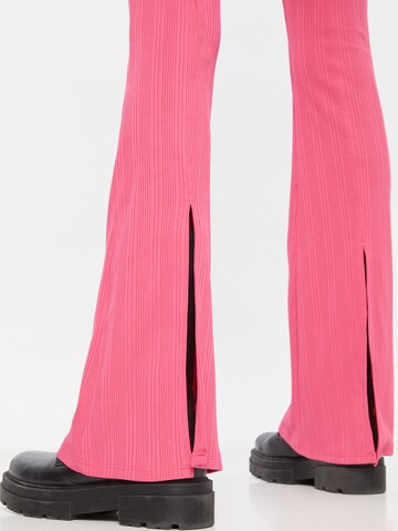 River Island Flared Broek 'SPLIT' in Roze