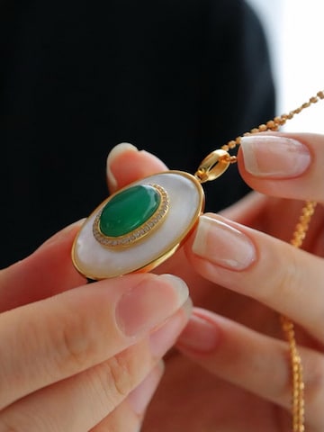 Collana 'Heirloom Green Onyx & Mother' di LanLivia in oro
