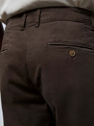 Slimfit Pantaloni chino di Scalpers in marrone