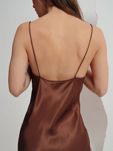 A LOT LESS Dress 'Sharli' in Brown
