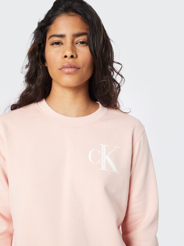 Bluză de molton de la Calvin Klein Jeans pe roz