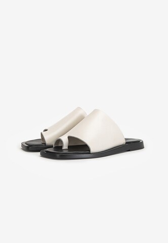 INUOVO T-bar sandals in Beige