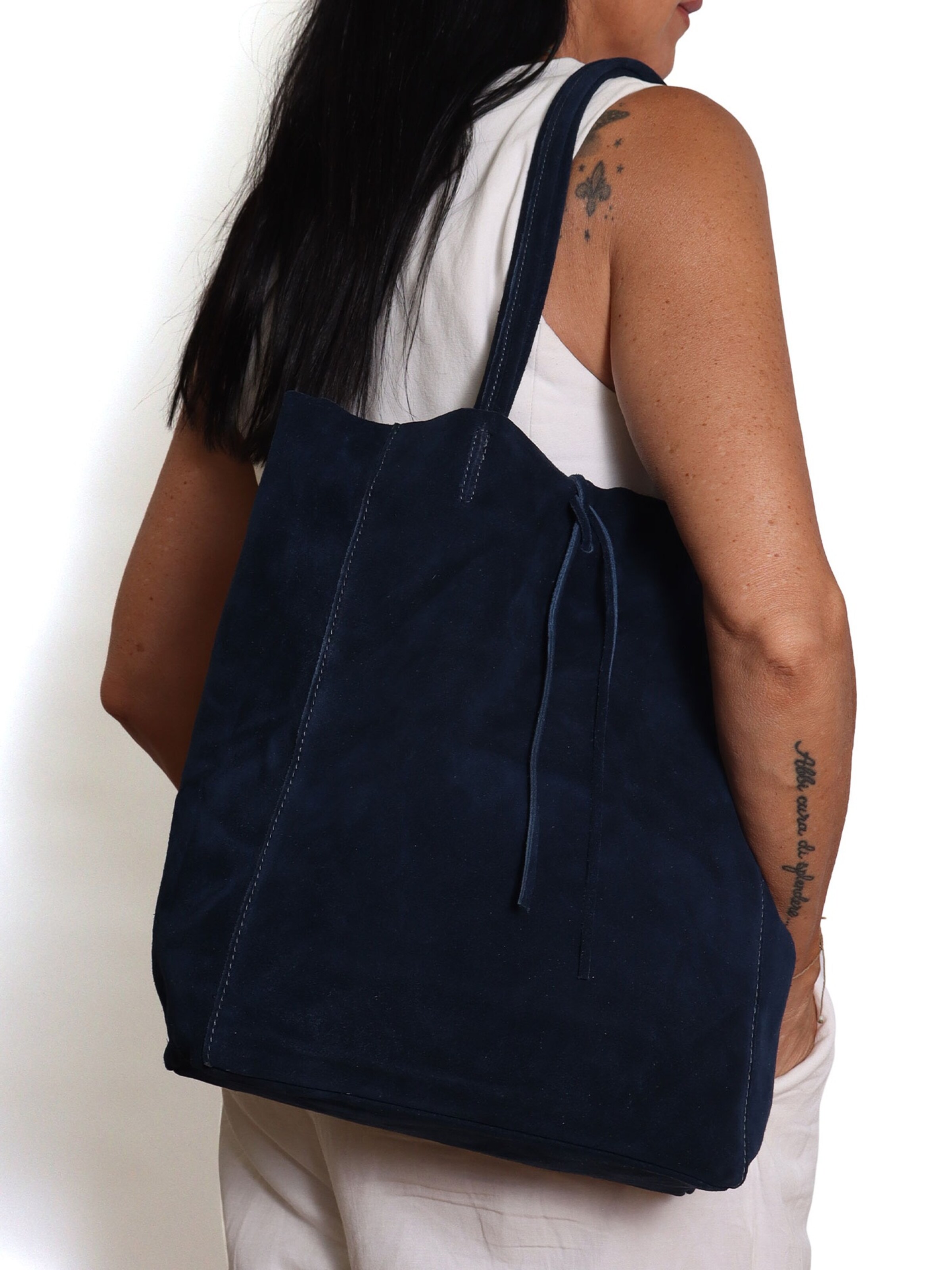 Gave Lux Shoulder Bag in Blue: front