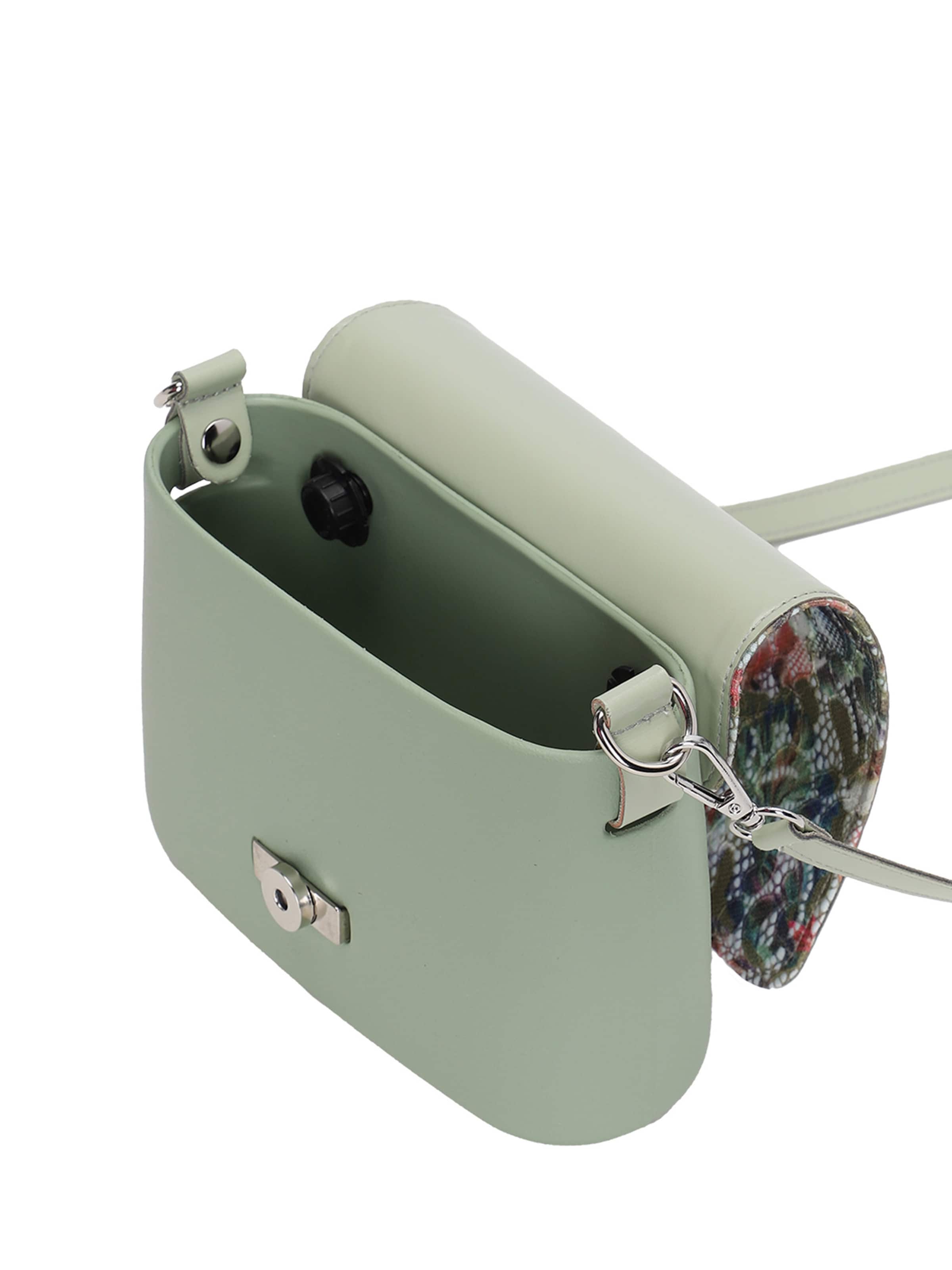 O bag Shoulder Bag in Green