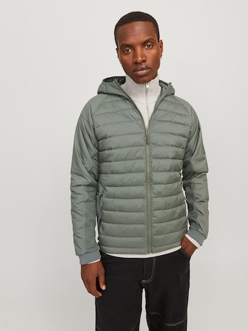JACK & JONES Overgangsjakke 'JJEState' i grønn: forside
