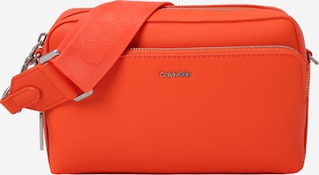 Calvin Klein Чанта с презрамки в оранжево: отпред