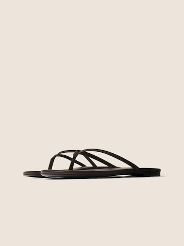 L37 HANDMADE SHOES Teenslipper 'WRITTEN IN THE SAND' in Bruin