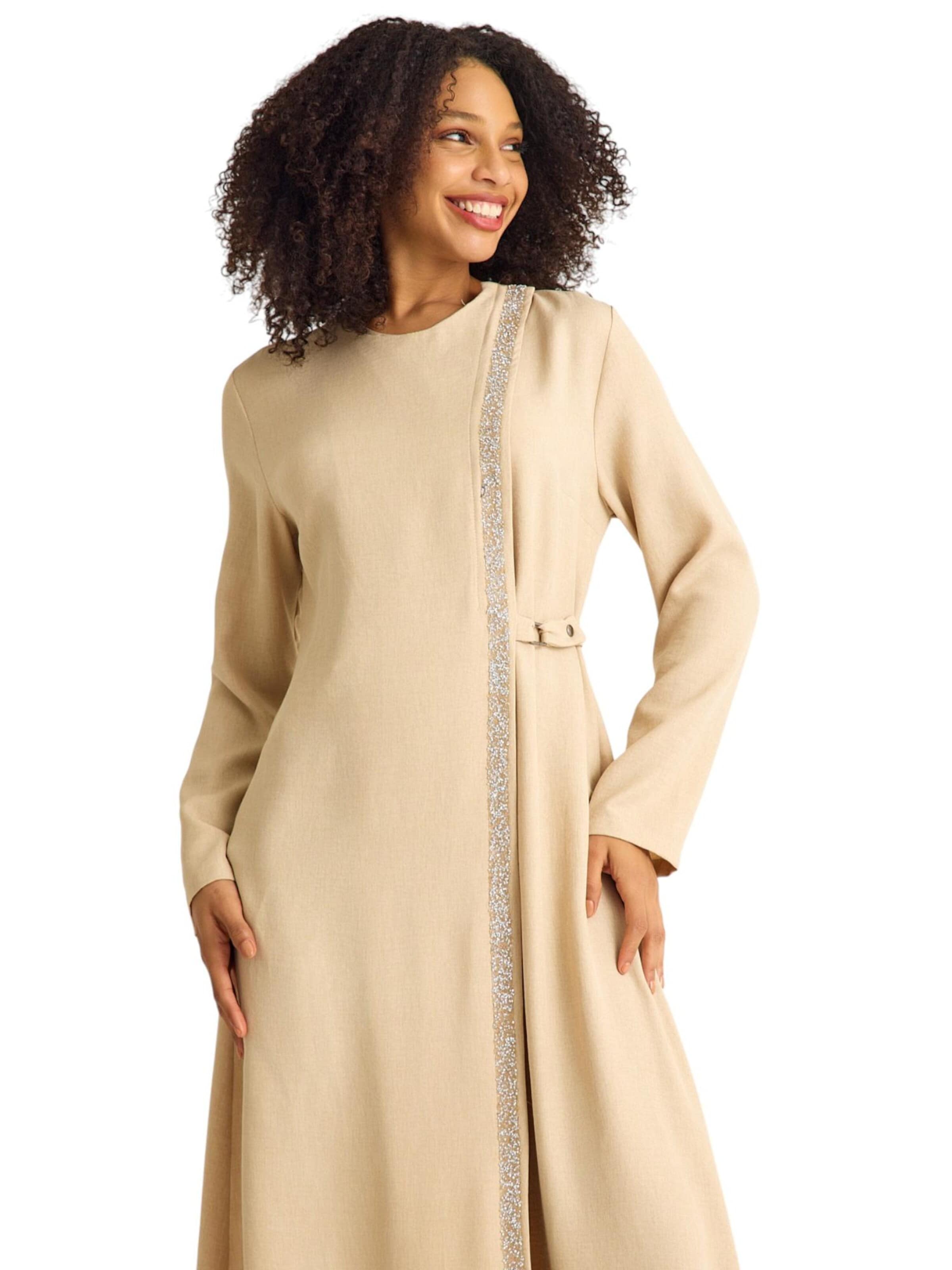Robe 'Leila-Ferace' fashionshowcase en beige