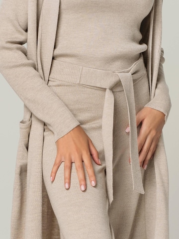 Tenue d'intérieur 'LOUNGEWEAR SET  - Cardigan Blossom & Top Blossom & Pants Bailey' YOU LOOK PERFECT en beige