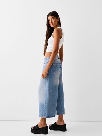 Bershka Loosefit Jeans in Blau