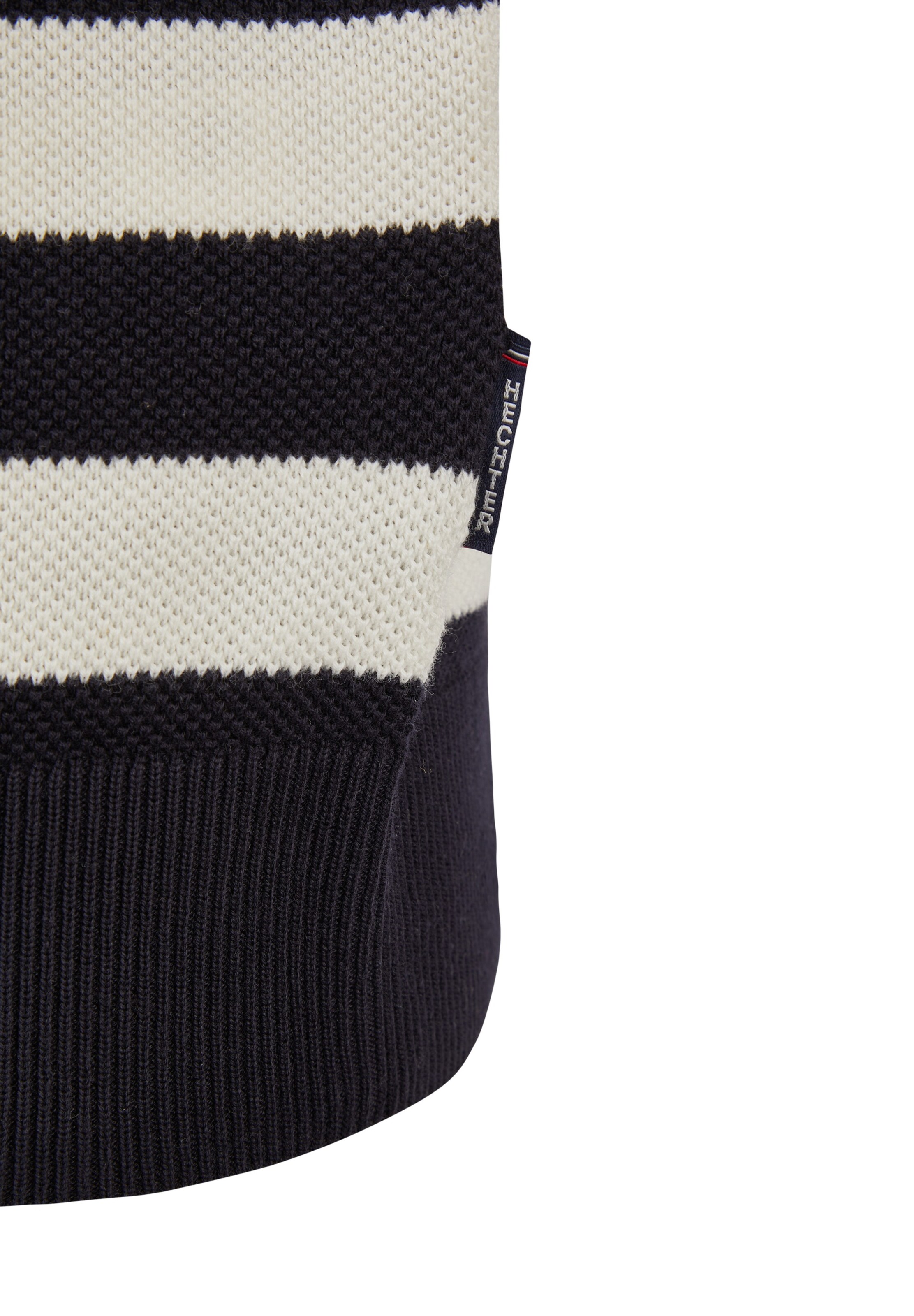 HECHTER PARIS Sweater in Black
