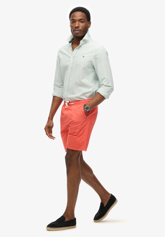 Regular Pantalon 'Essentials' Superdry en rouge