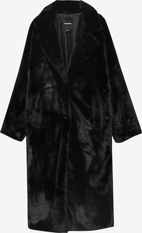 Pull&Bear Winter Coat in Black: front