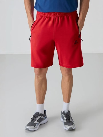 Tommy Life Regular Pants in Red