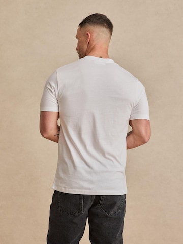 DAN FOX APPAREL Μπλουζάκι 'Piet' σε λευκό