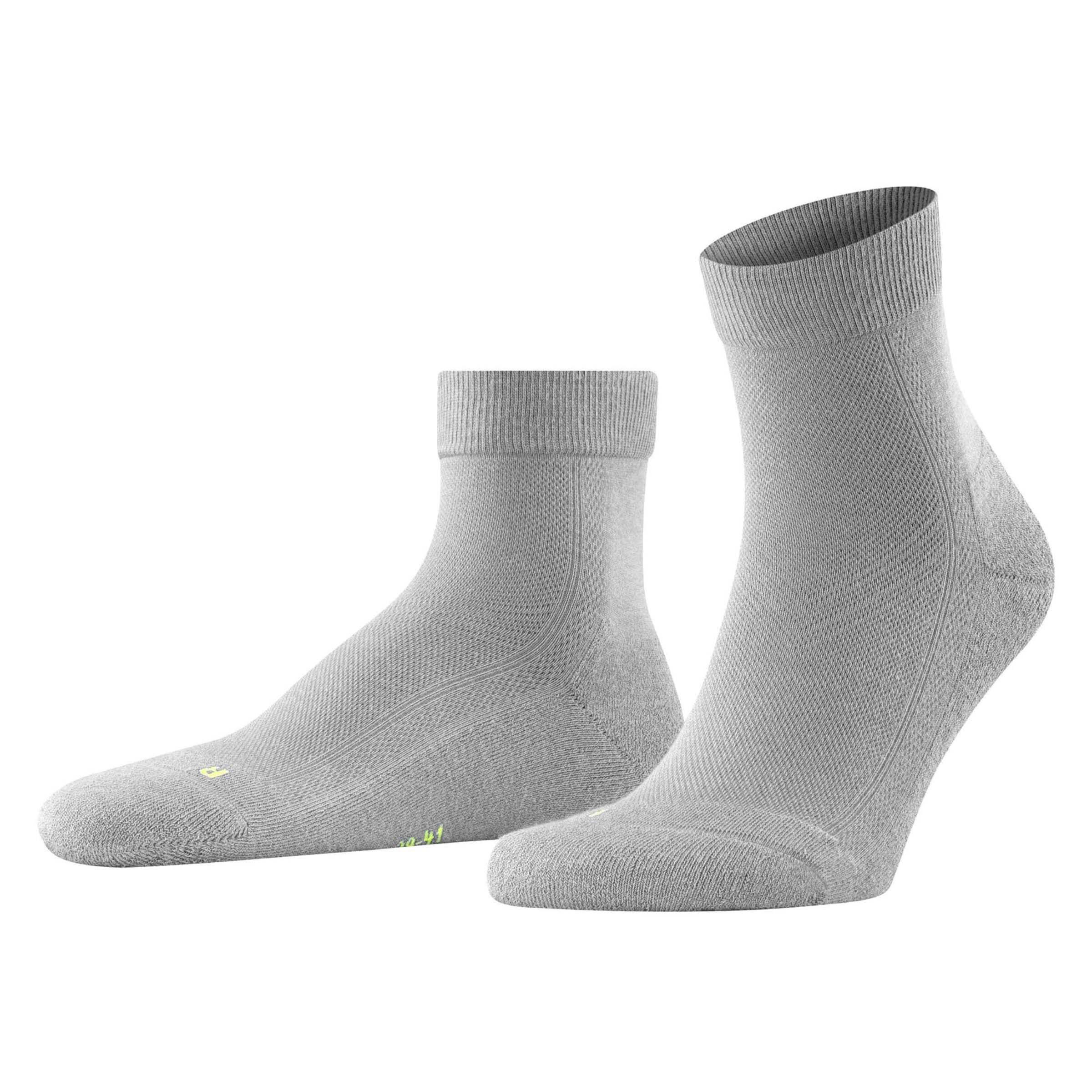 Chaussettes de sport 'Cool Kick' FALKE en gris : devant
