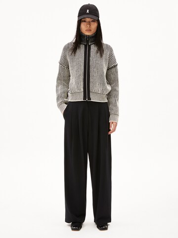 ARMEDANGELS Loosefit Stoffhose ' LOU WIDELEG ' in Schwarz