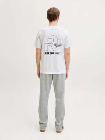 JJ Rebel Тениска 'JREBzaki' в бяло