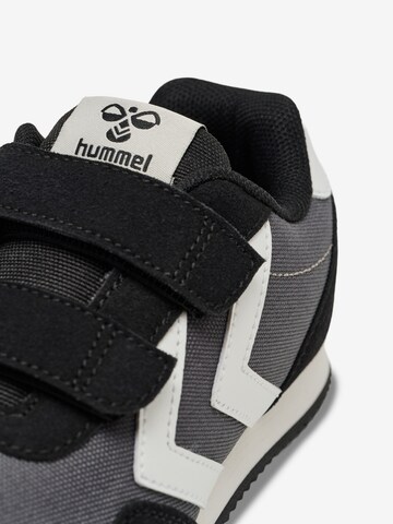 Sneaker de la Hummel pe negru