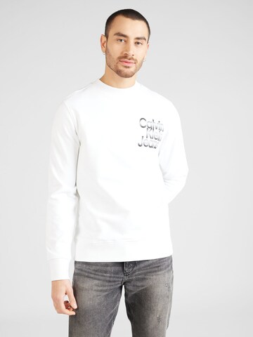 Sweat-shirt Calvin Klein Jeans en blanc : devant