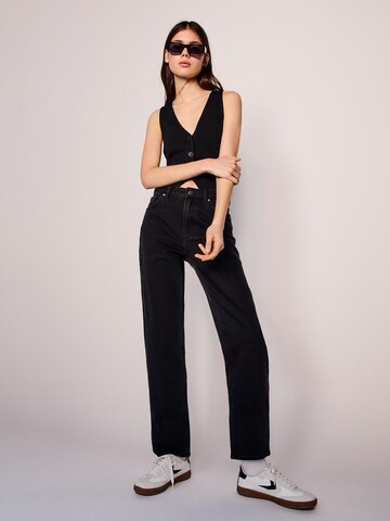 regular Jeans di Bershka in nero: frontale