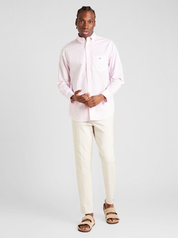 rožinė GANT Standartinis modelis Marškiniai
