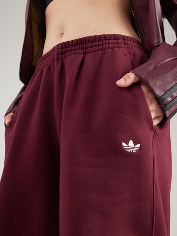 ADIDAS ORIGINALSTapered Hlače 'Essentials' - crvena boja