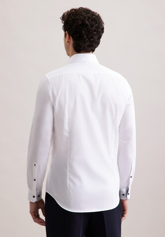 Coupe slim Chemise business 'Schwarze Rose' SEIDENSTICKER en blanc