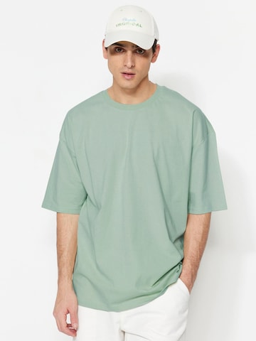 Trendyol T-Shirt in Grün: Vorderseite