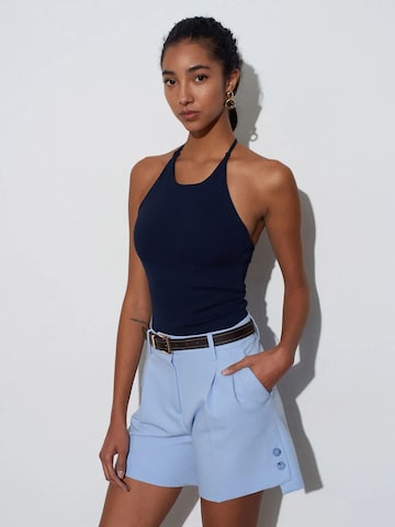 Dilvin Top in Blue: front