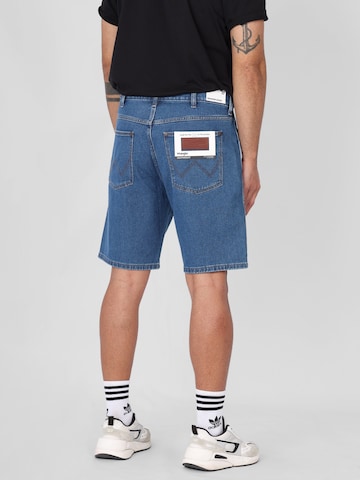 WRANGLER Lużny krój Jeansy 'LIGHT & SOFT FRONTIER DARK STONE SHORTS' w kolorze niebieski