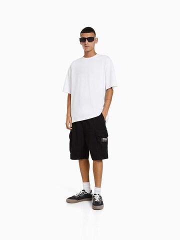 Bershka Loosefit Shorts in Schwarz