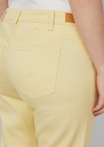 QS Slimfit Jeans 'Catie' in Gelb