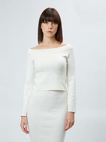 Pullover di Influencer in bianco: frontale