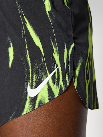 NIKE Regular Sportshorts 'AROSWFT' in Schwarz