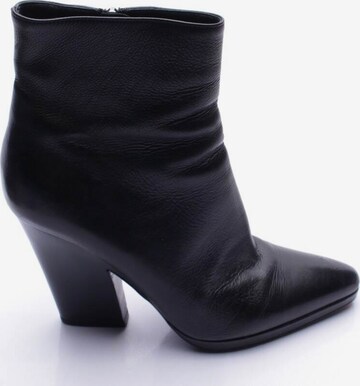 PRADA Dress Boots in 38,5 in Black: front
