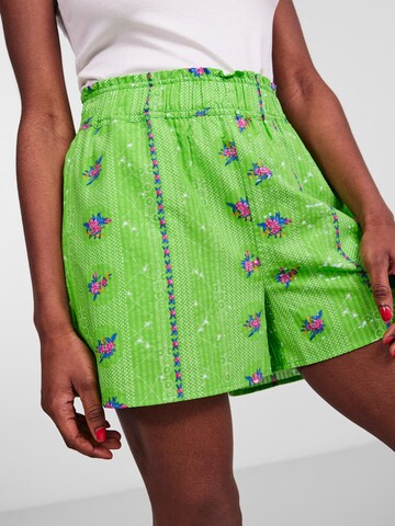 Y.A.S Loosefit Shorts 'PICNIC' in Grün