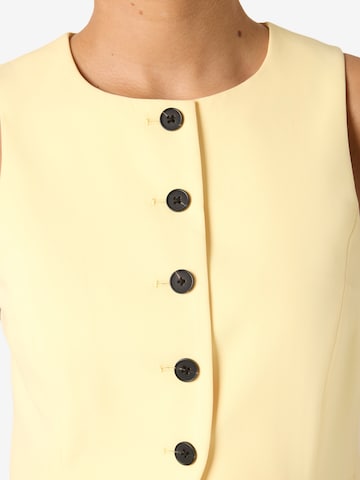 Vestă 'NMMAILE' de la Noisy may pe galben