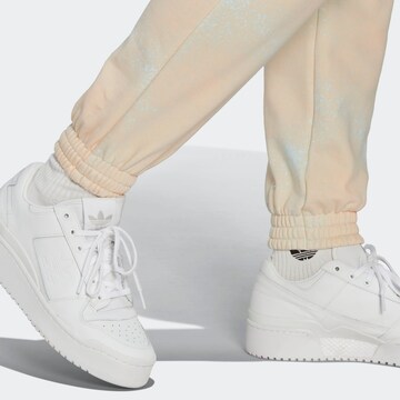 Tapered Pantaloni 'Allover Print Cuffed' de la ADIDAS ORIGINALS pe mai multe culori