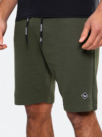 Threadbare Regular Shorts 'Ottoman' in Grün