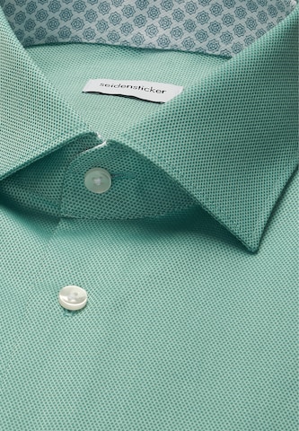 Coupe regular Chemise business 'Schwarze Rose' SEIDENSTICKER en vert