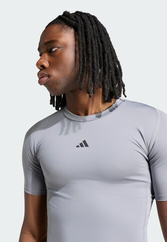 T-Shirt fonctionnel 'Techfit Compression' ADIDAS PERFORMANCE en gris