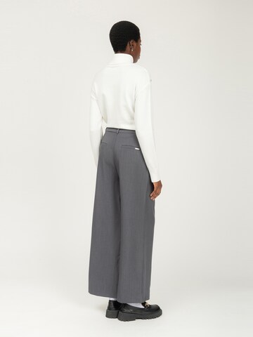 Influencer Wide leg Trousers in Grey